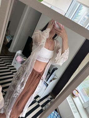 Wishlist Cream Lace Sheer Long Robe
Cardigan